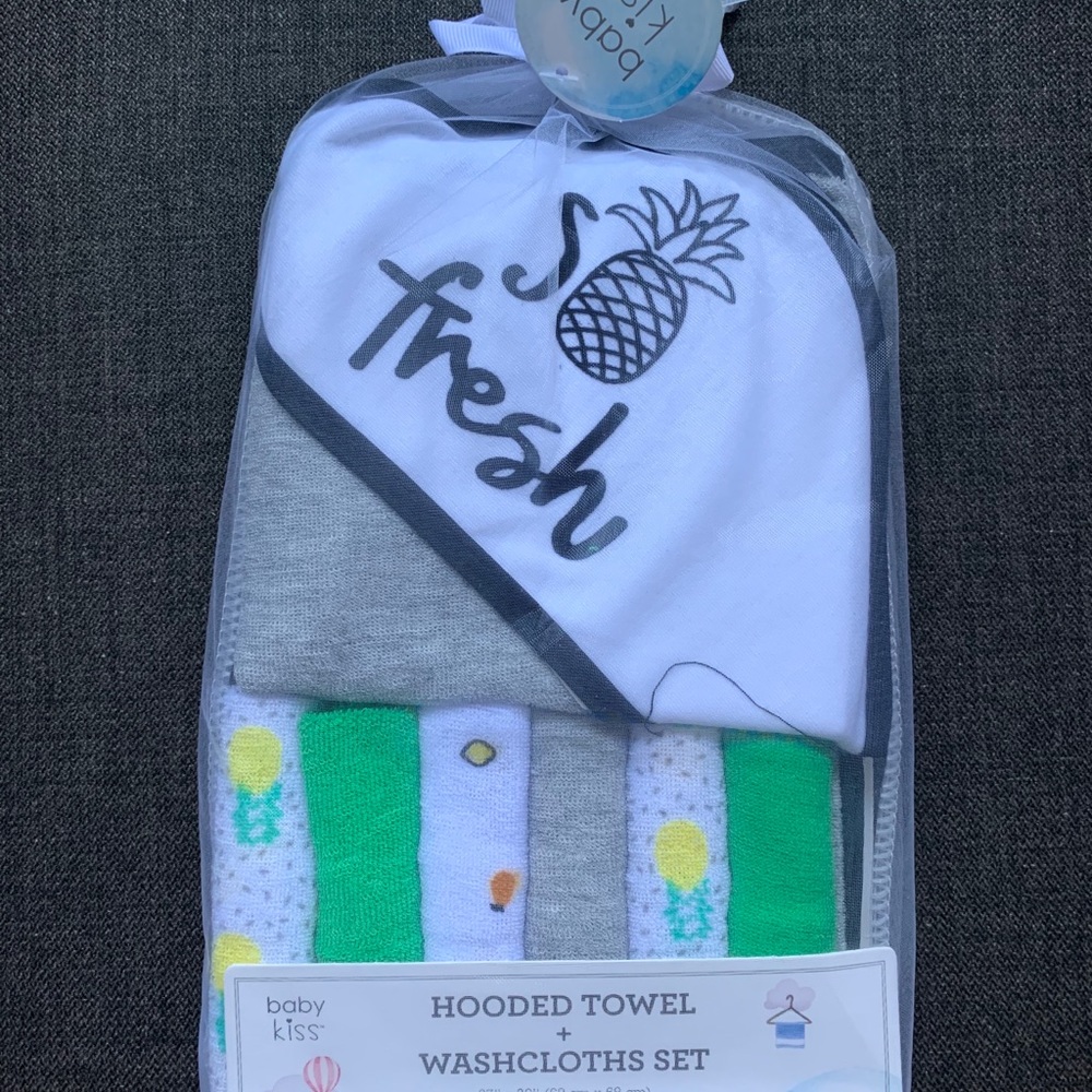 Baby 1 hooded towel and 6 wash cloth set